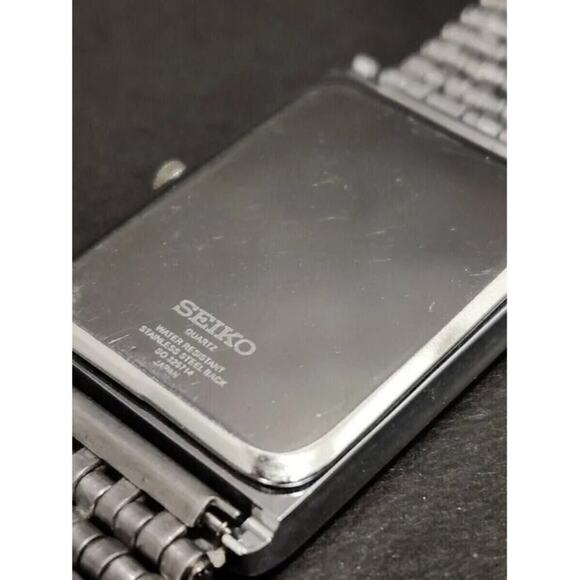 Vintage Style Seiko Quartz Mens Silver Watch & Yellow accents W/ Metal Strap - Picture 7 of 7